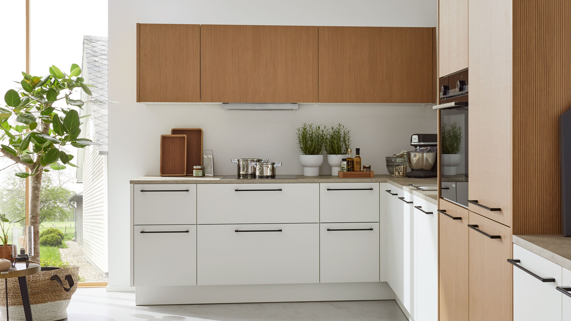 Interliving Küche Serie 3082 mit SIEMENS Einbaugeräten