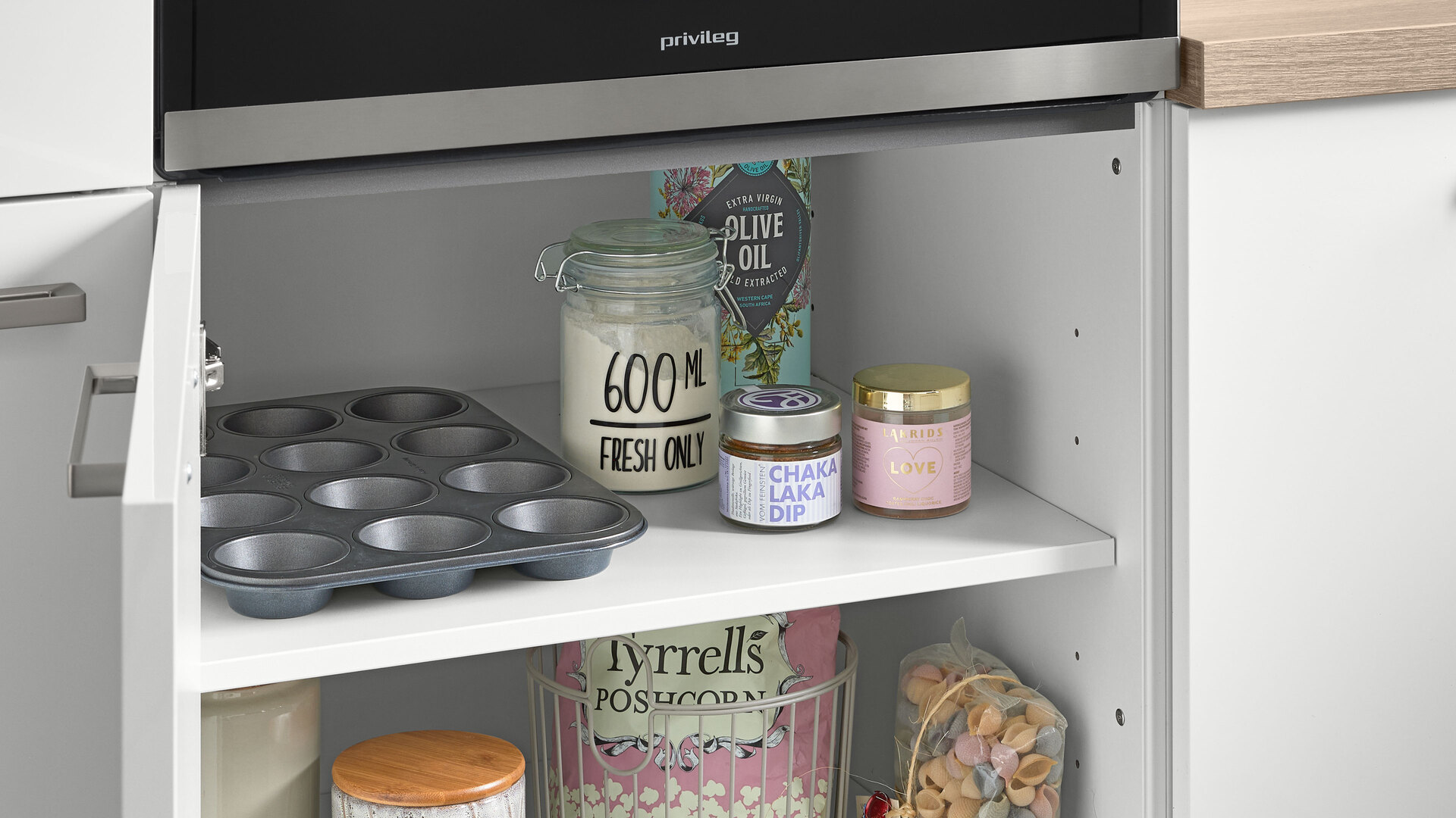 Interliving Küche Serie 3081 mit privileg Einbaugeräten