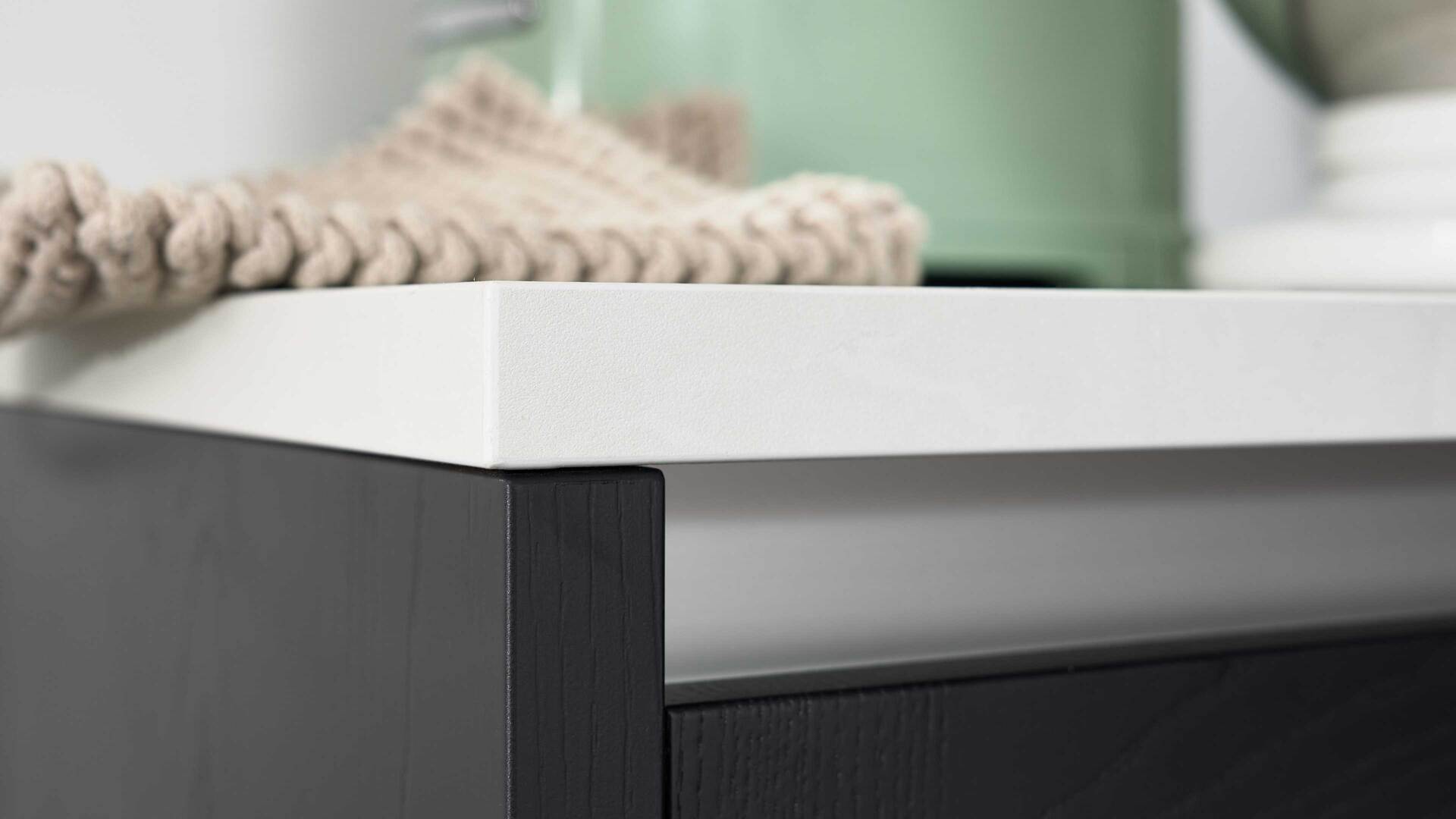 Interliving Küche Serie 3067 mit AEG Einbaugeräten
