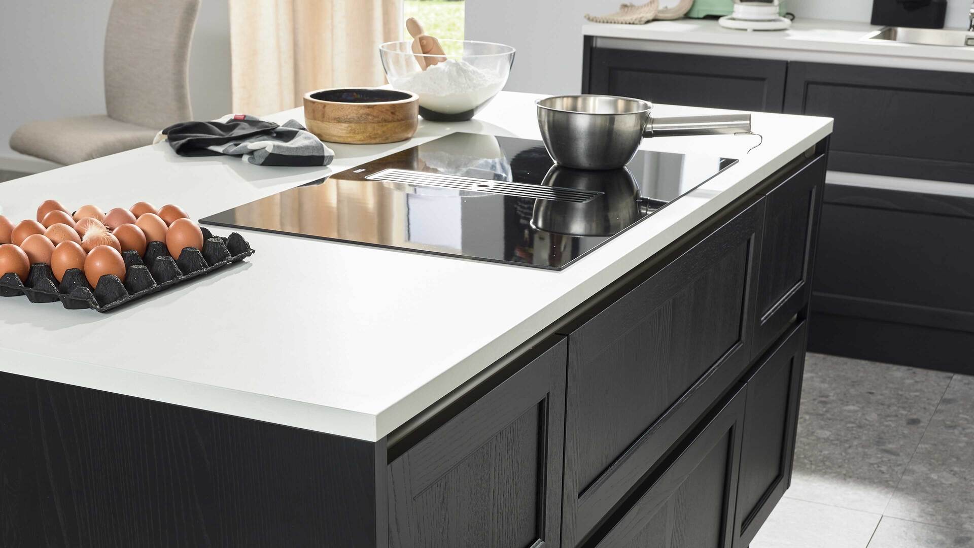 Interliving Küche Serie 3067 mit AEG Einbaugeräten