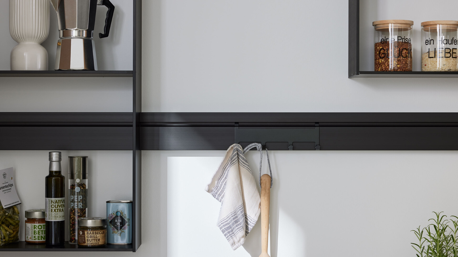 Interliving Küche Serie 3082 mit SIEMENS Einbaugeräten