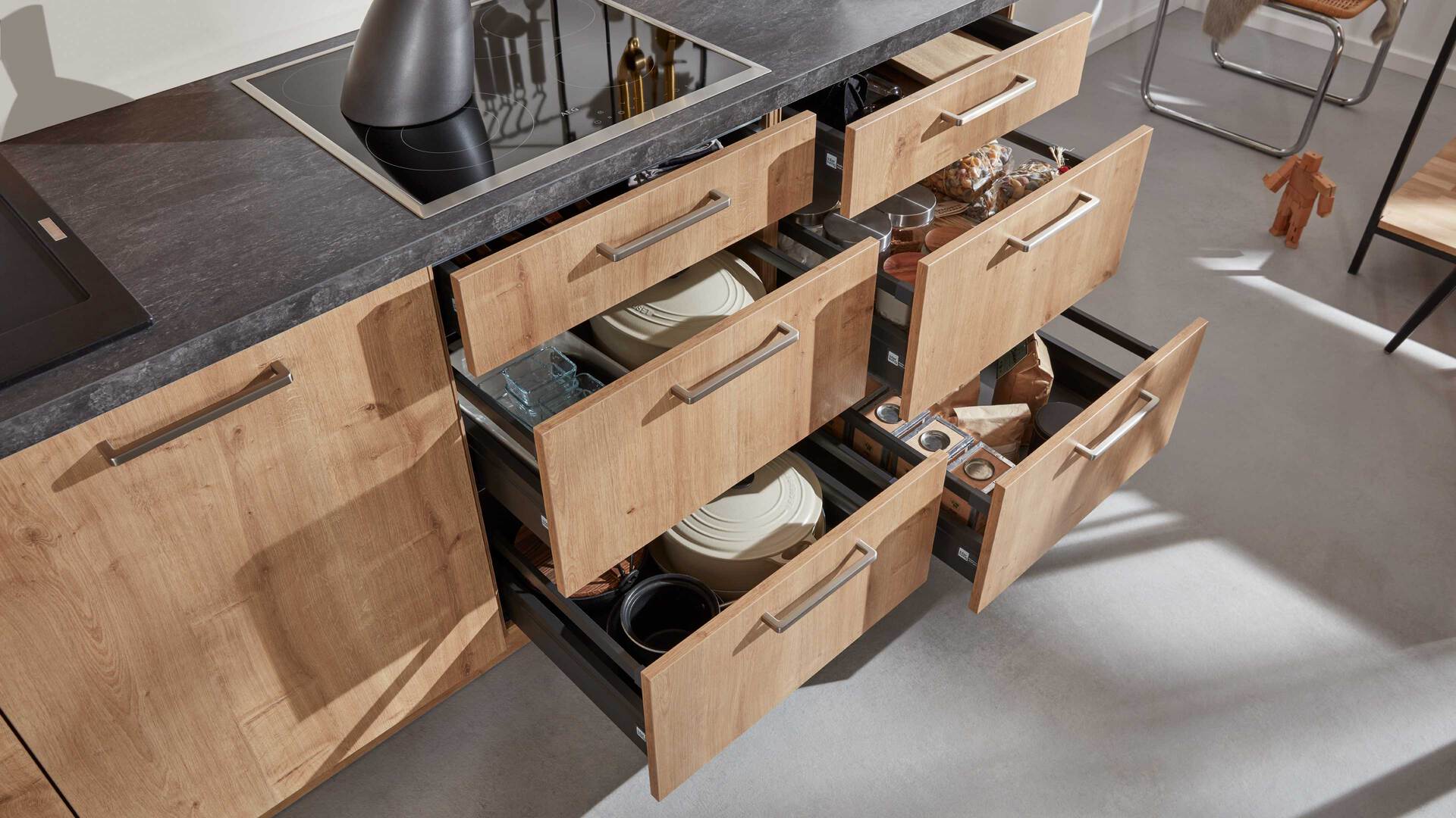 Interliving Küche Serie 3014 mit AEG Einbaugeräten