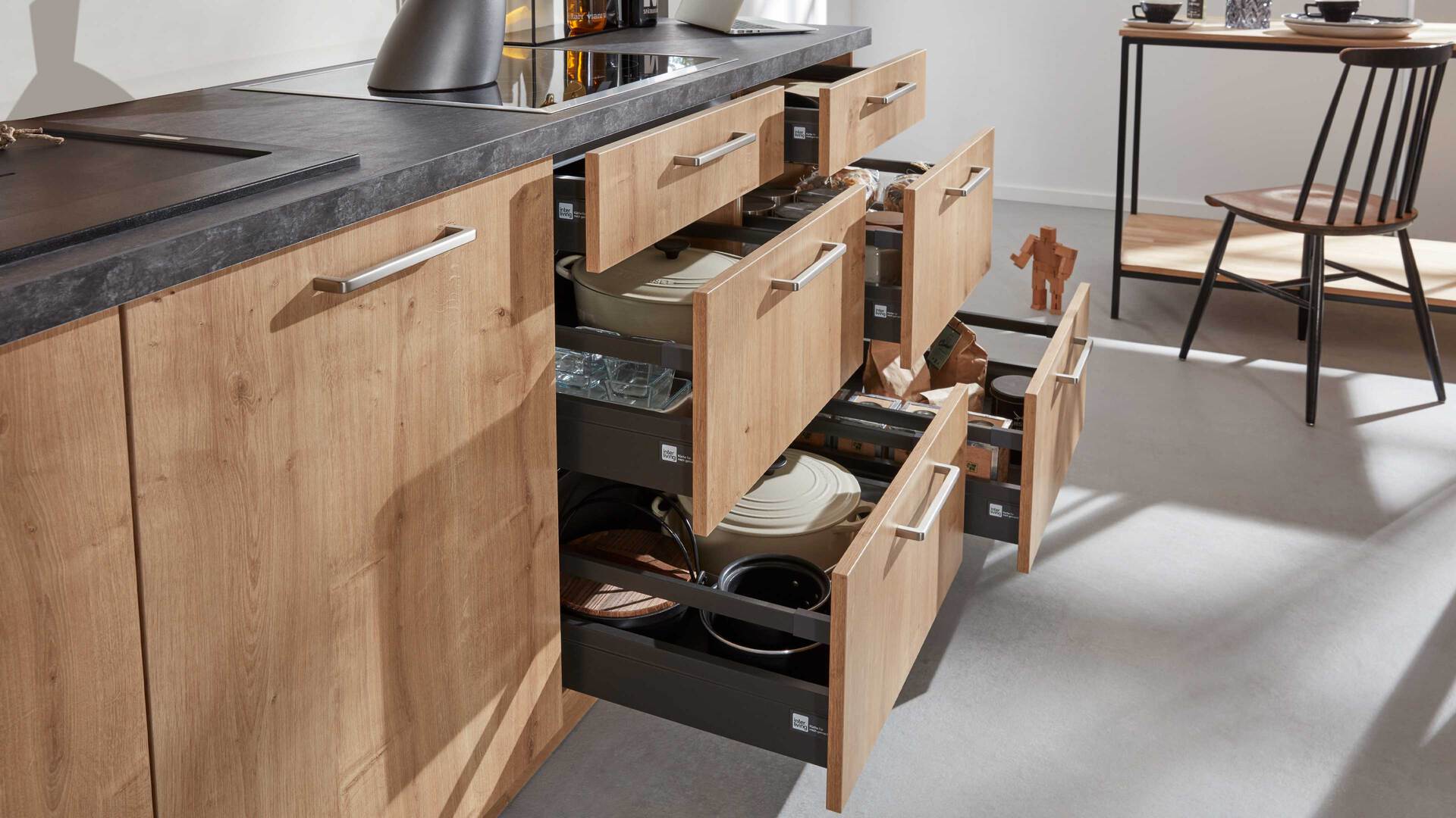 Interliving Küche Serie 3014 mit AEG Einbaugeräten