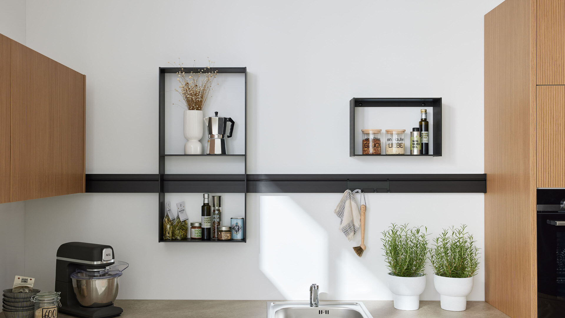 Interliving Küche Serie 3082 mit SIEMENS Einbaugeräten