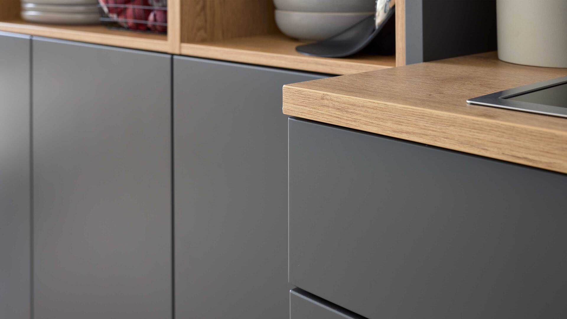 Interliving Küche Serie 3070 mit SIEMENS-Einbaugeräten