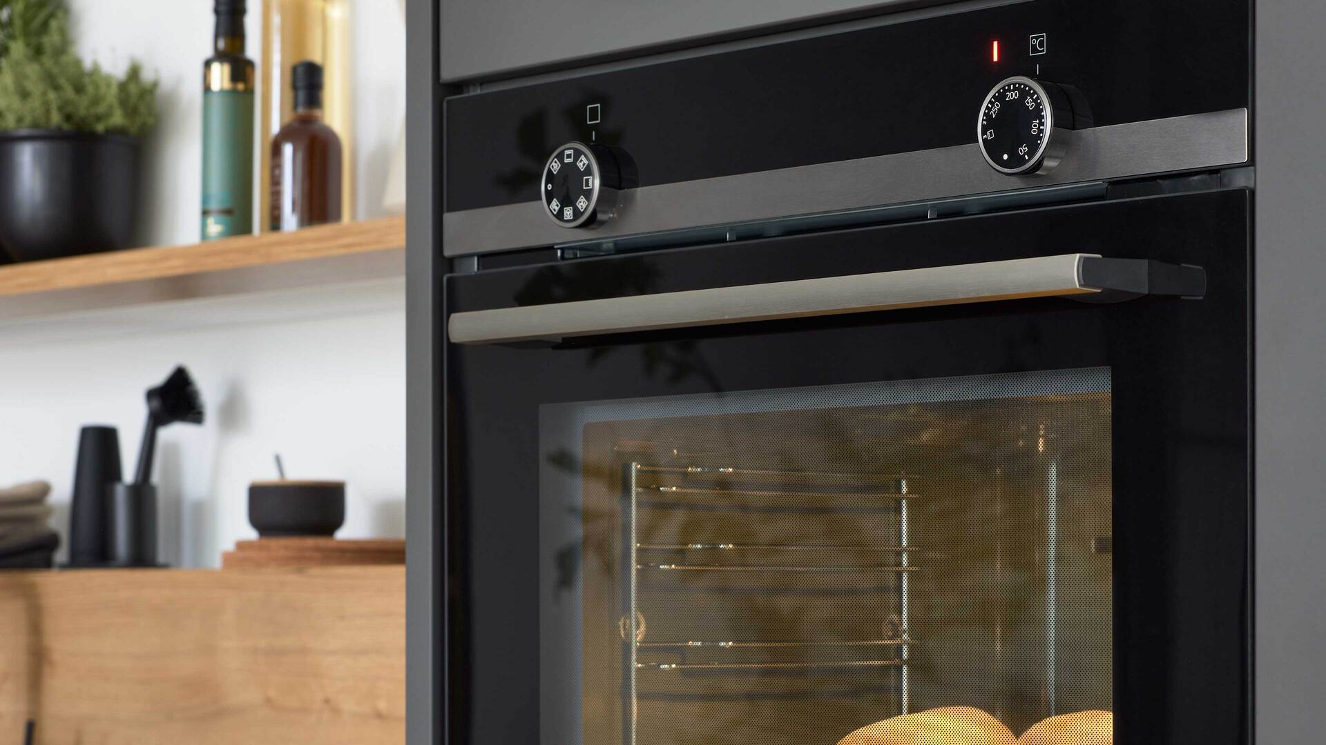 Interliving Küche Serie 3070 mit SIEMENS-Einbaugeräten