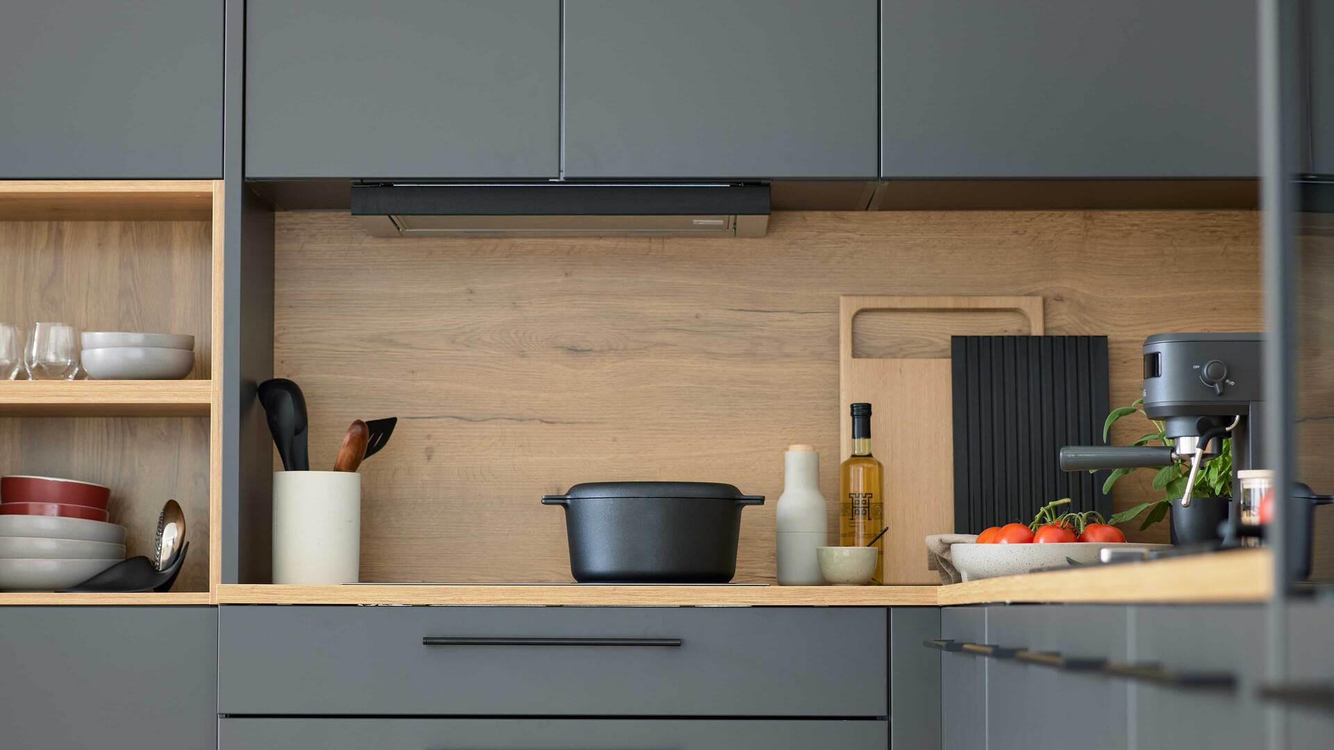 Interliving Küche Serie 3070 mit SIEMENS-Einbaugeräten
