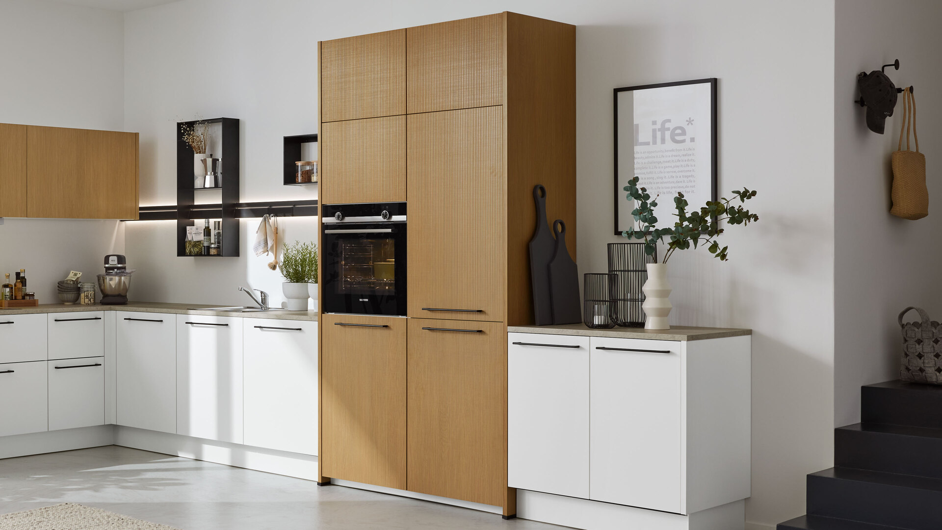 Interliving Küche Serie 3082 mit SIEMENS Einbaugeräten